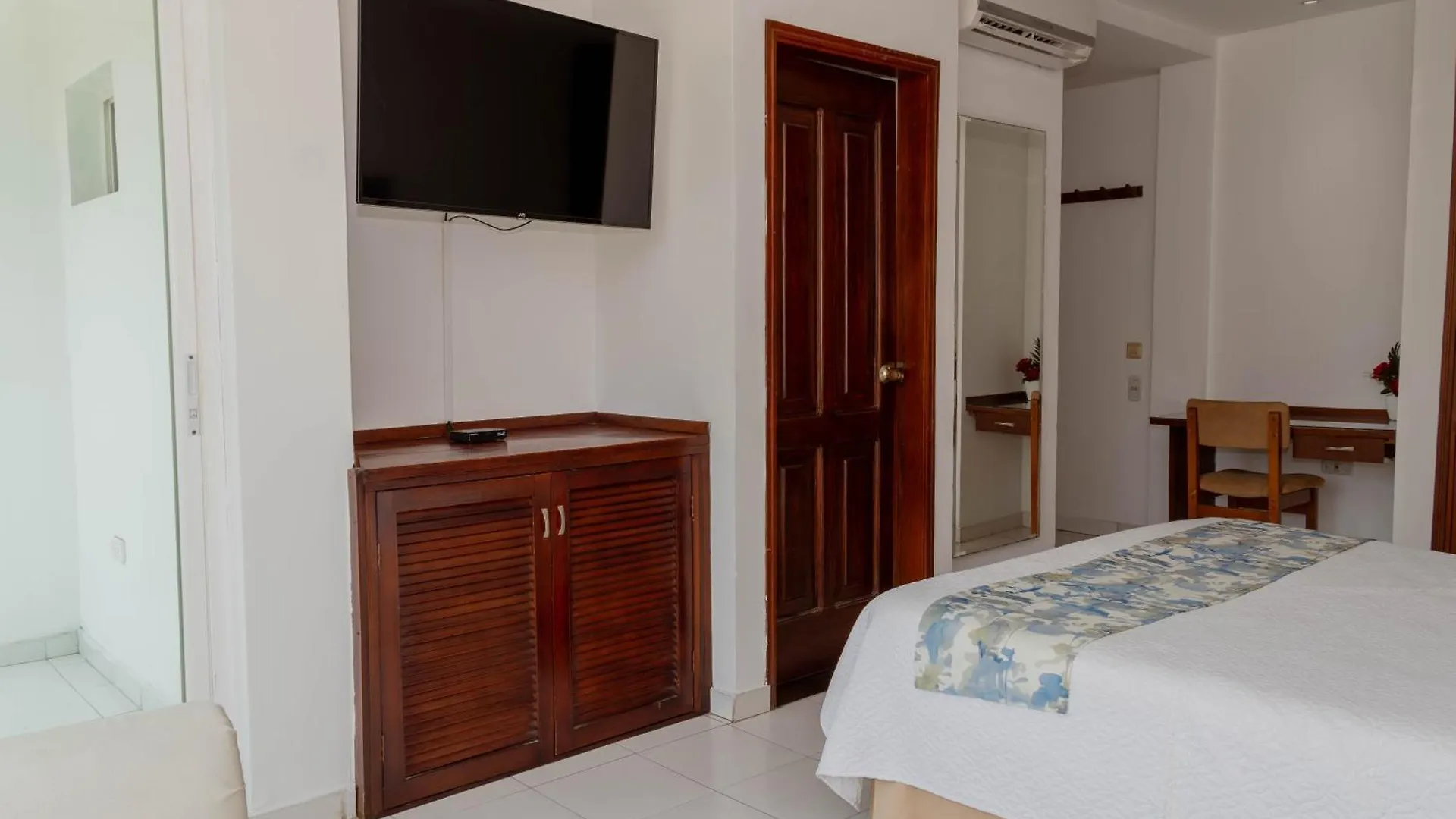 ***  Hotel Coral Reef Cartagena Colombia